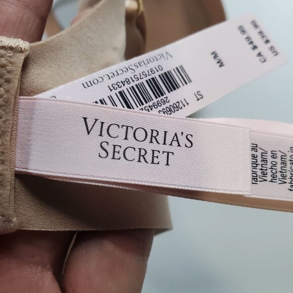 Victoria's Secret Plunge No Wire Bra Women Size Medium NWT Lightly Lined Comfort - Picture 7 of 10